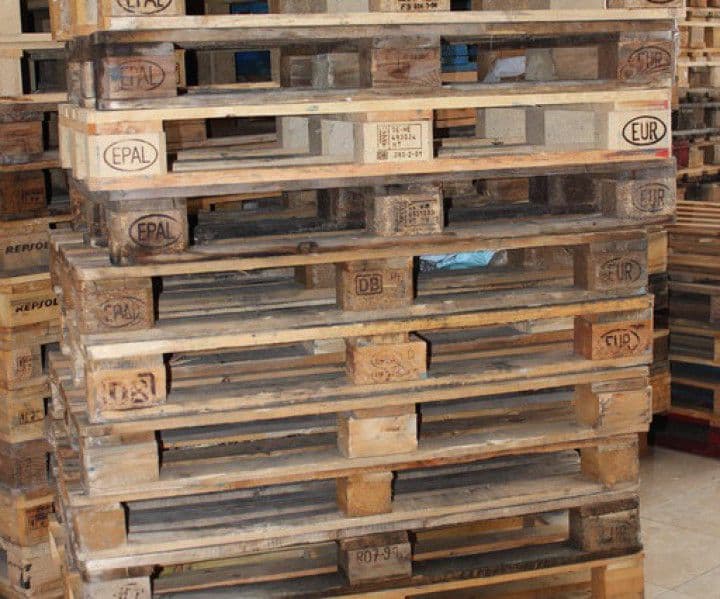 Recepción de palets usados en el almacén